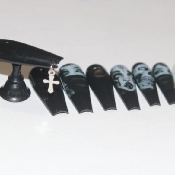 Mysterious ladies-  press on nail set - Picture 6 of 8